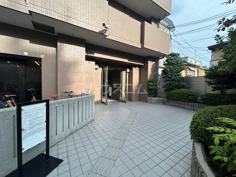 17/25 エントランス