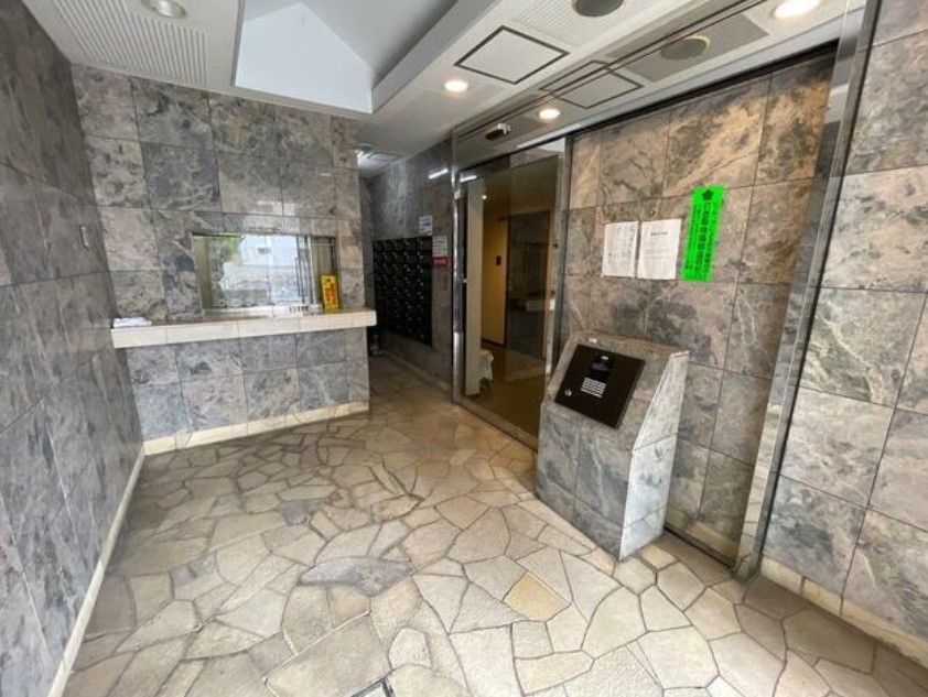 22/30 エントランス