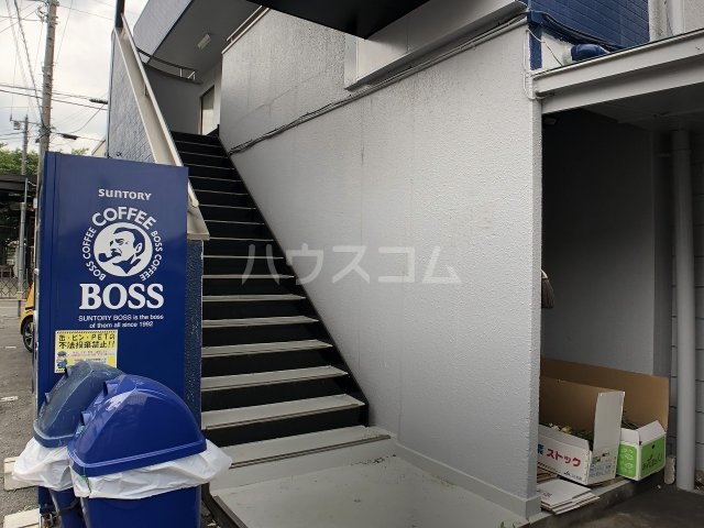 24/30 エントランス