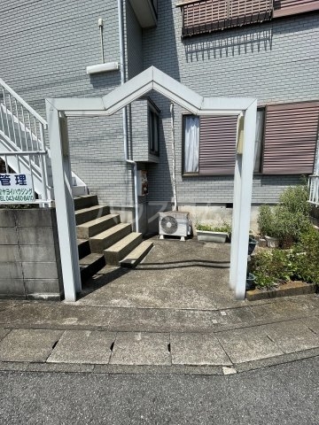 20/30 エントランス