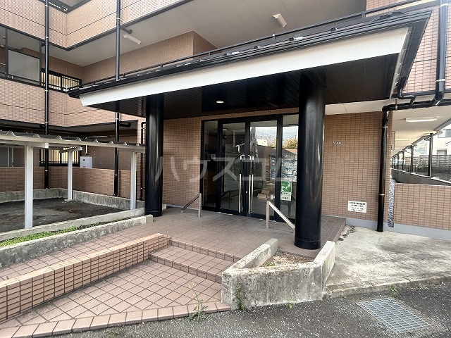 28/30 エントランス