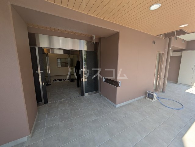 23/30 エントランス