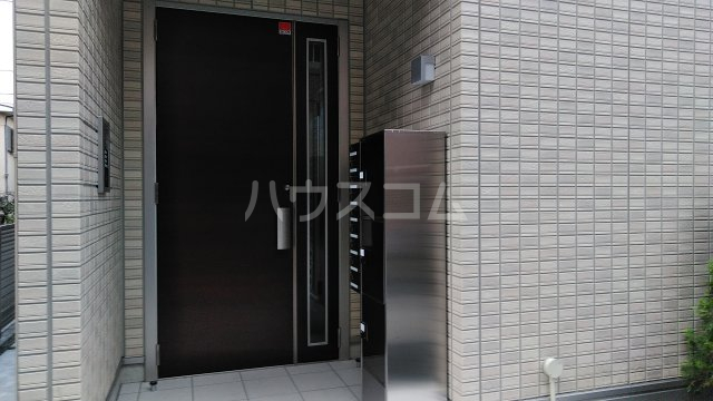 25/27 エントランス