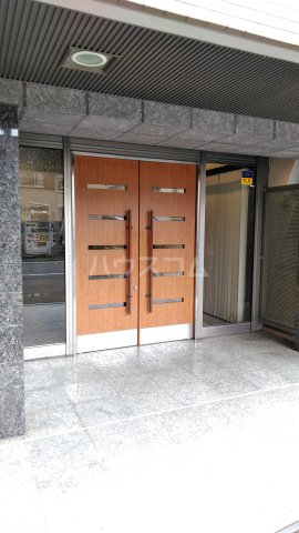 21/27 エントランス
