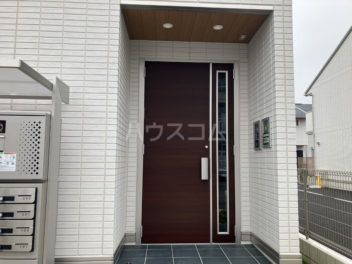 16/19 エントランス