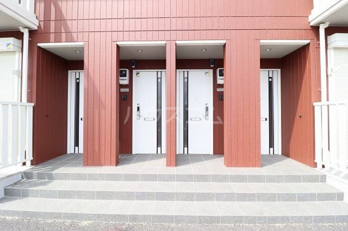 20/23 エントランス