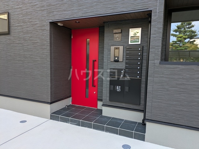 24/30 エントランス