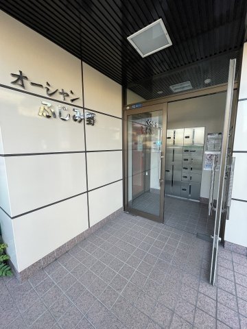 25/30 エントランス