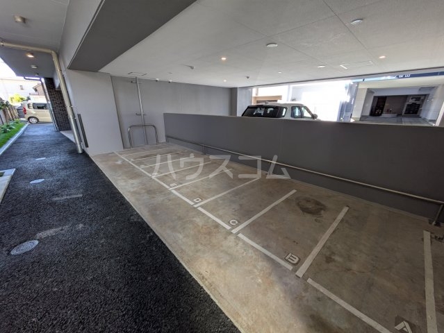 26/30 駐車場