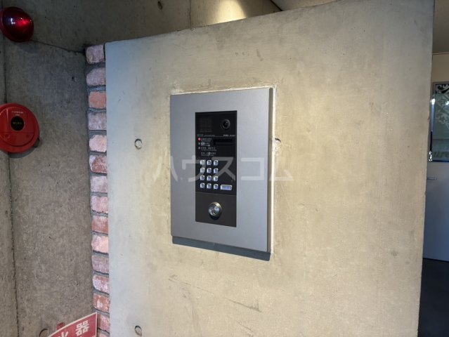 16/23 エントランス