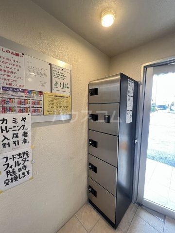 25/27 エントランス