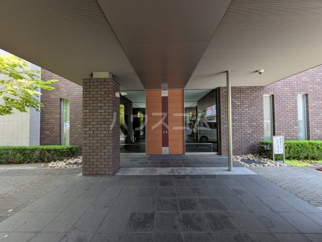 28/30 エントランス