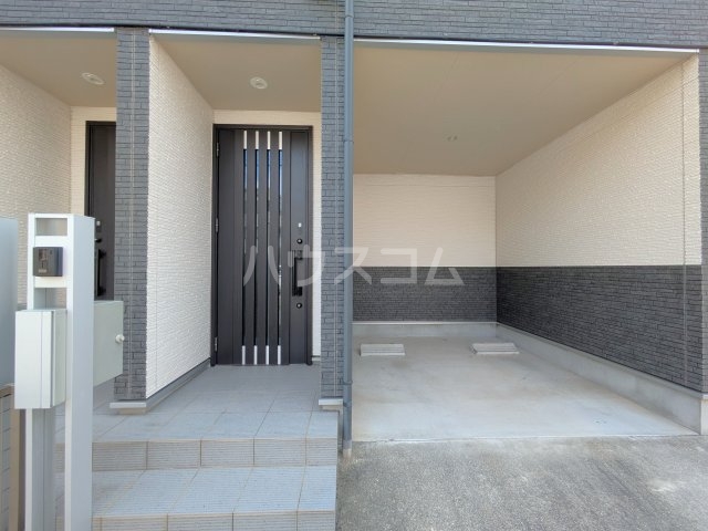 24/30 エントランス