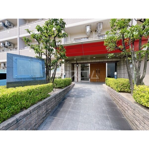 21/28 エントランス