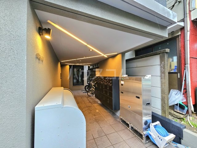 21/30 エントランス