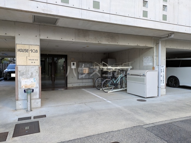 23/30 エントランス