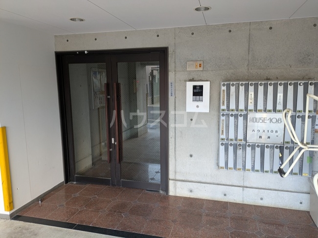 24/30 エントランス