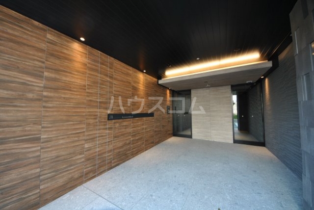 18/26 エントランス