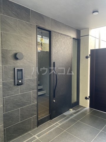 28/30 エントランス