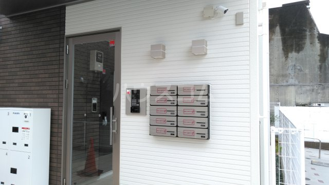 28/30 エントランス