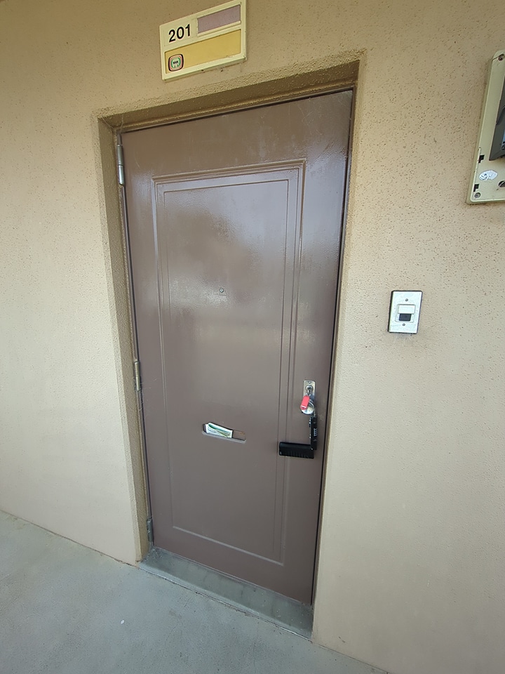 16/20 エントランス