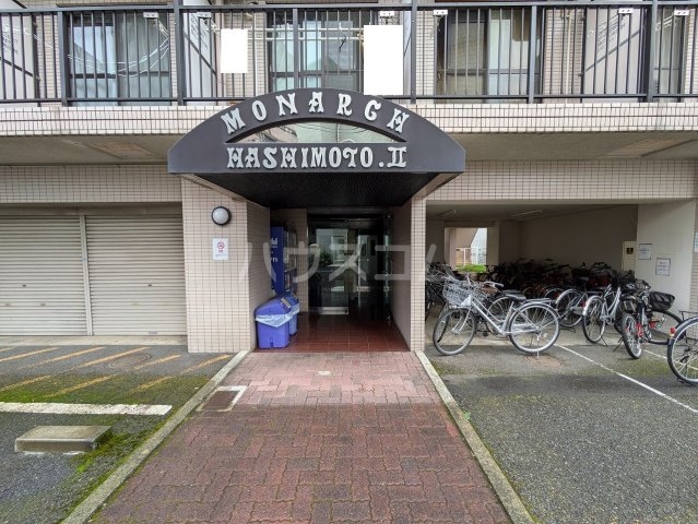 21/30 エントランス