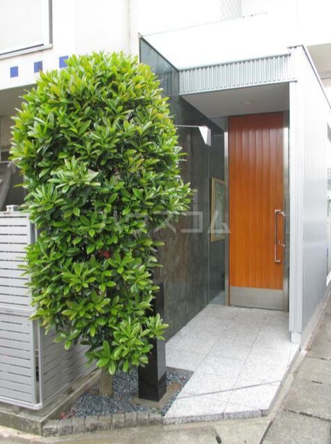 13/23 エントランス