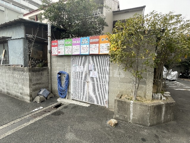 27/30 エントランス