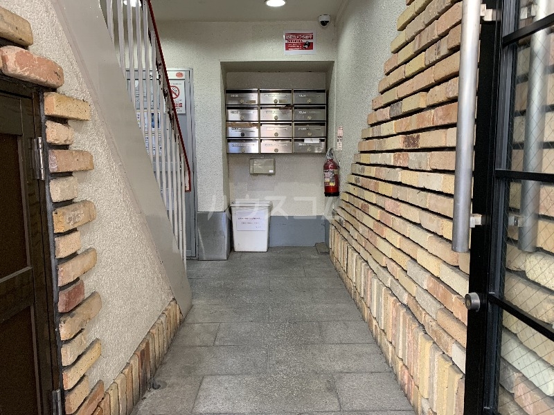 22/30 エントランス