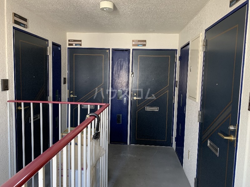 23/30 エントランス