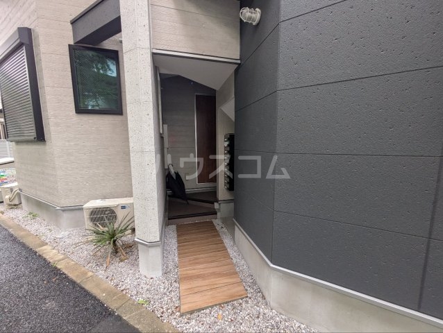 26/30 エントランス