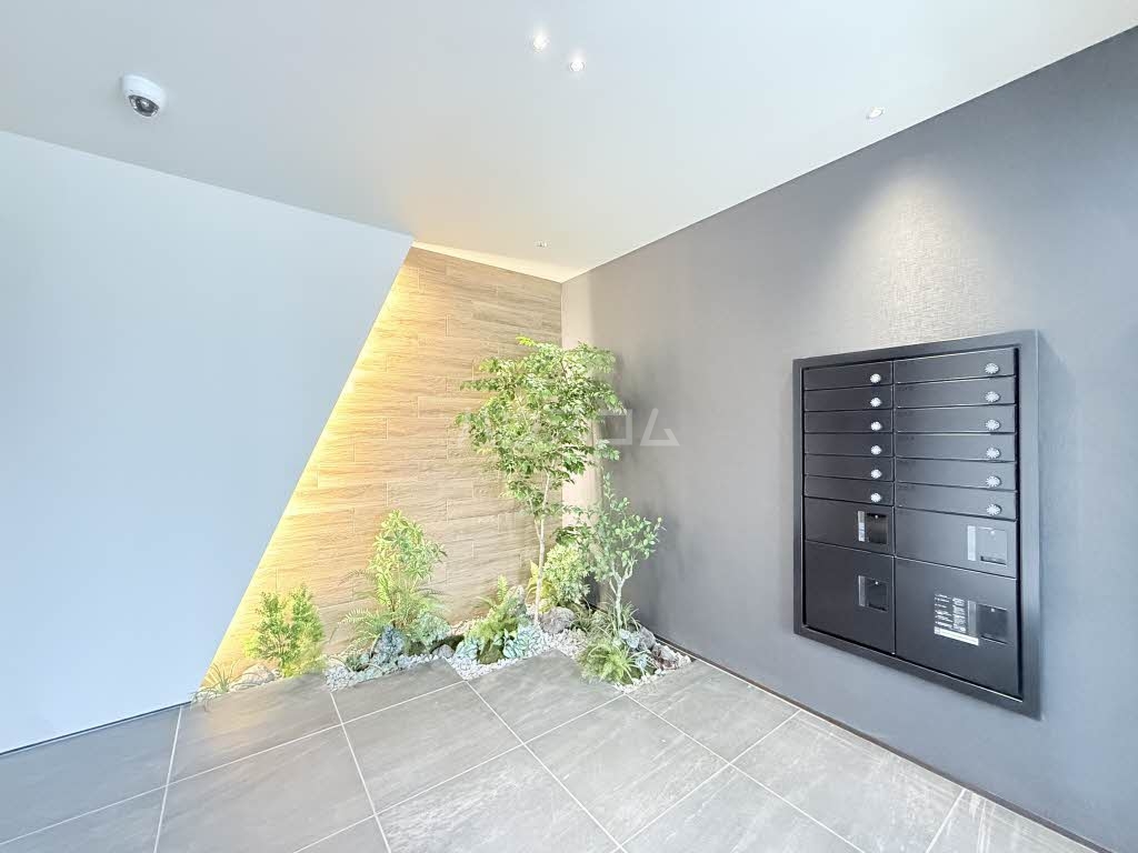 26/30 エントランス