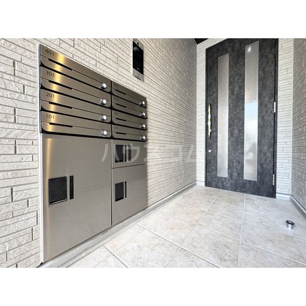 18/28 エントランス