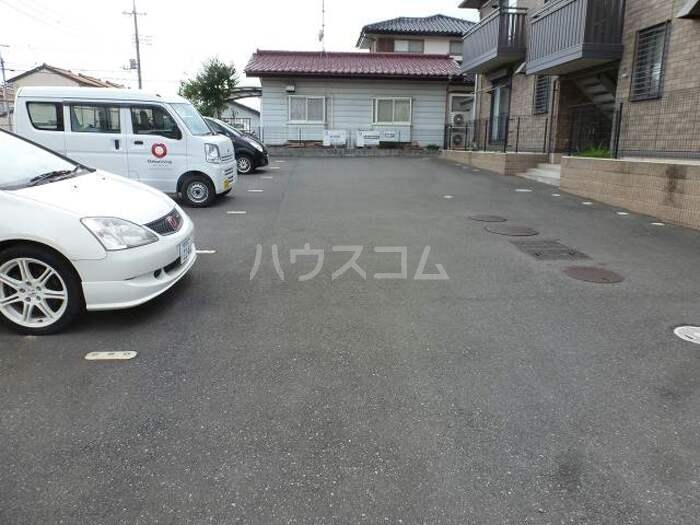 25/27 駐車場
