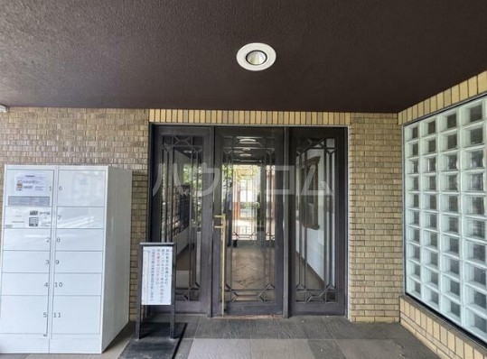 19/30 エントランス