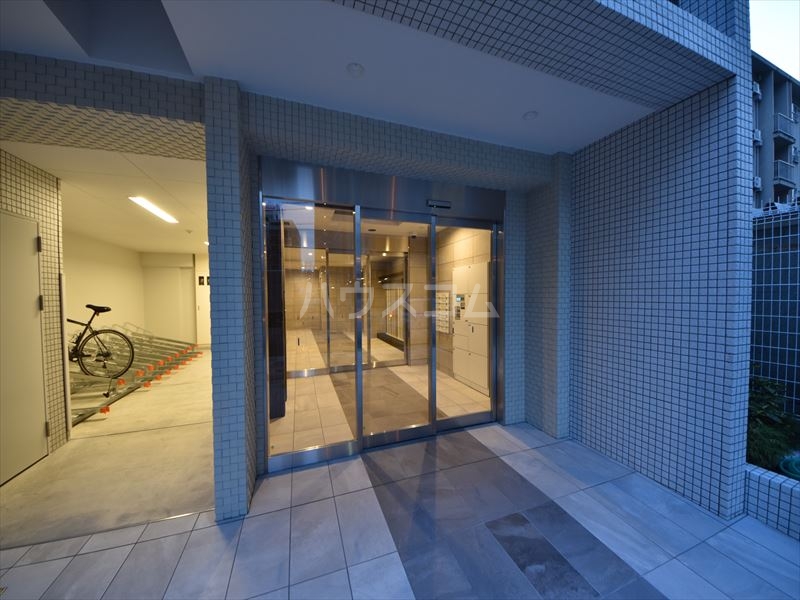 22/27 エントランス