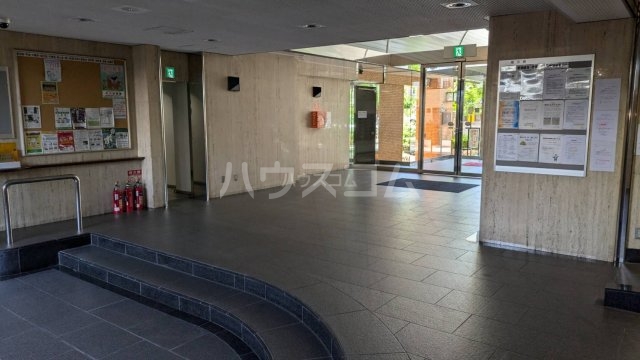 24/30 エントランス