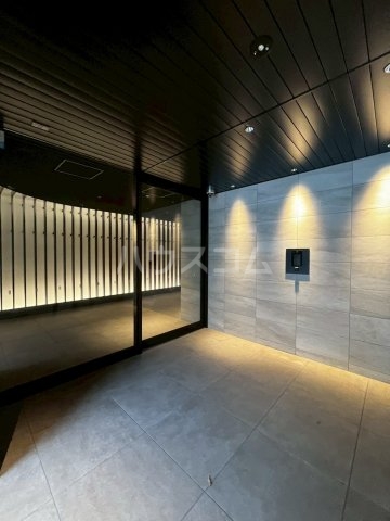 27/30 エントランス