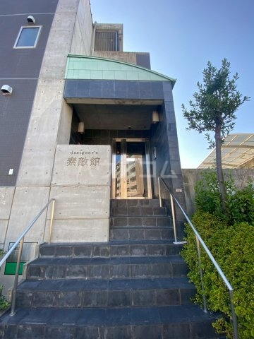 18/26 エントランス