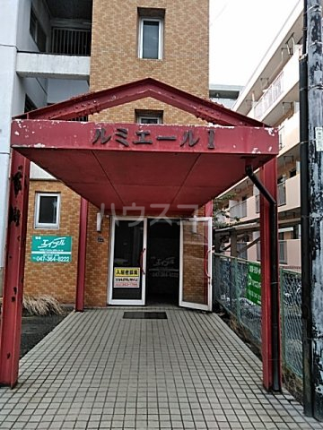 28/30 エントランス