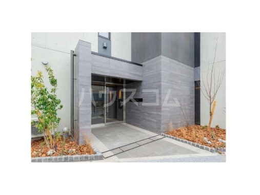 21/30 エントランス