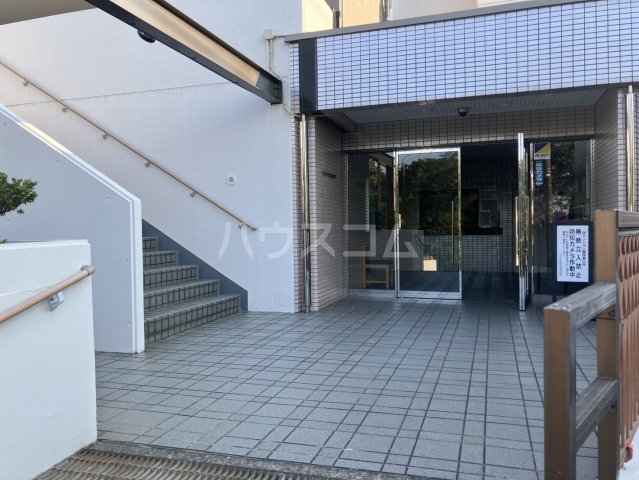 27/29 エントランス