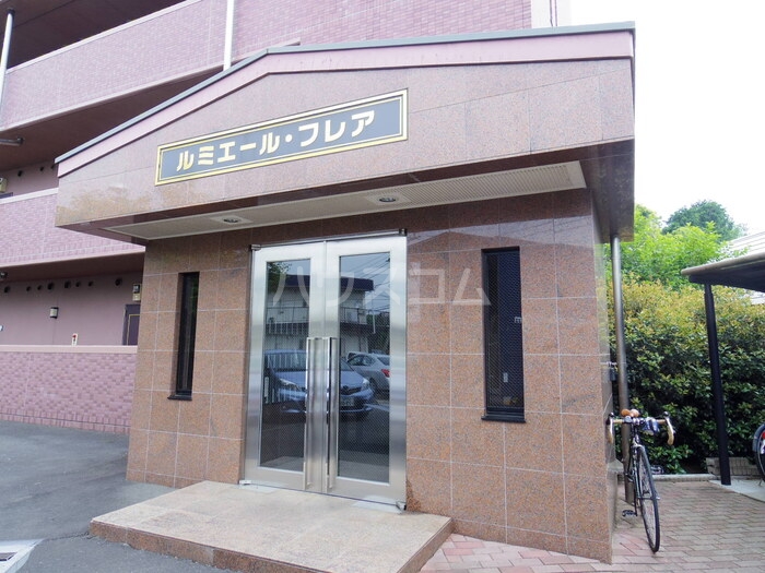 18/21 エントランス