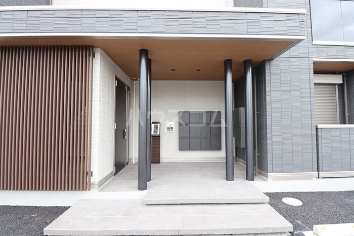 27/30 エントランス