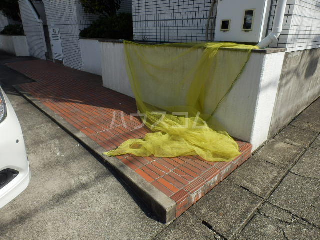 26/29 エントランス