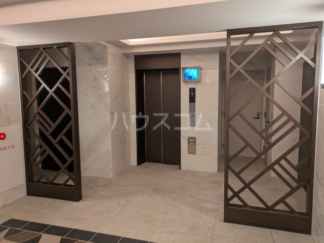 26/30 エントランス