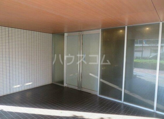 23/30 エントランス