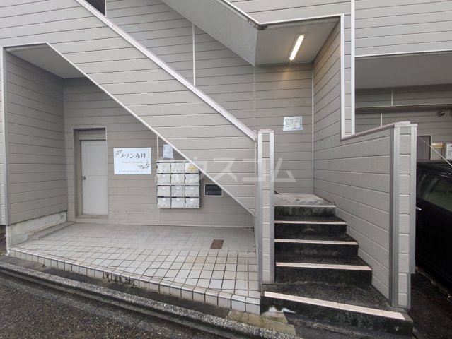 18/21 エントランス