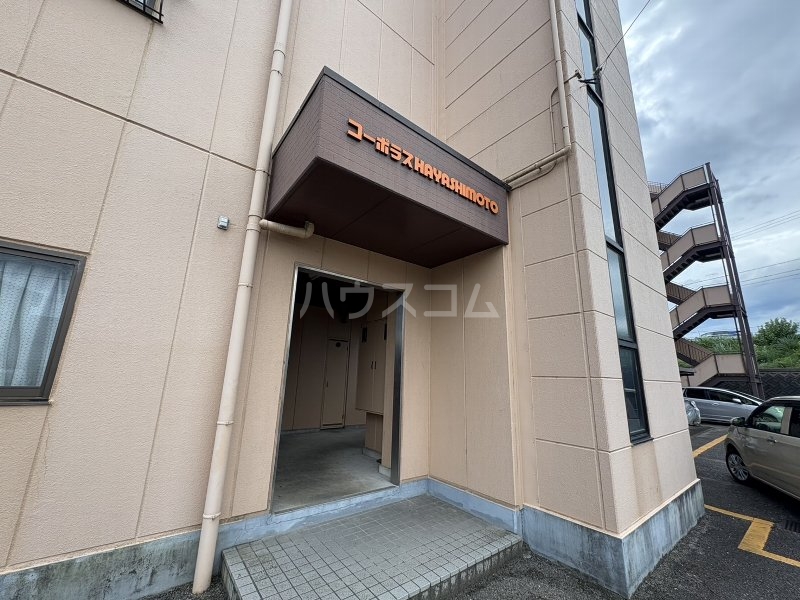 19/27 エントランス