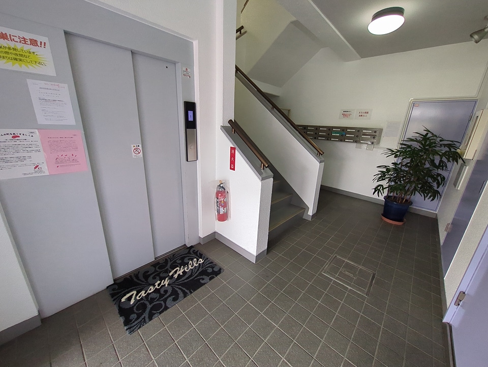 23/30 エントランス